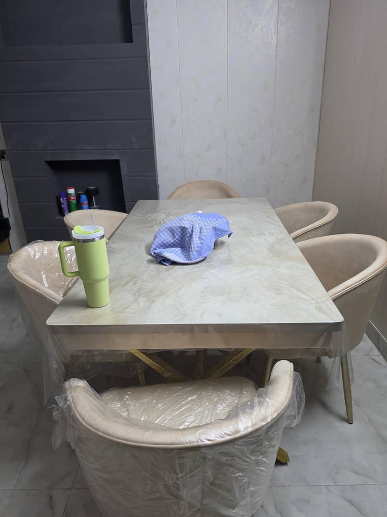 Dining Table 0