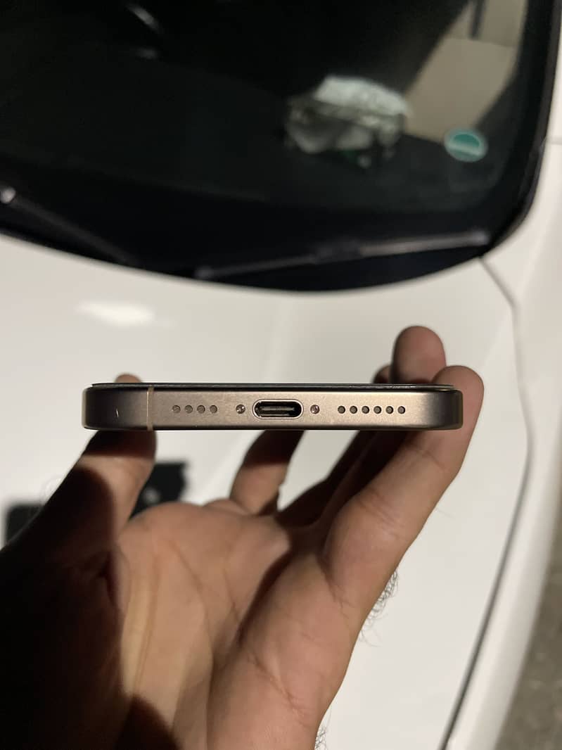Apple iPhone 16 Pro Max 4