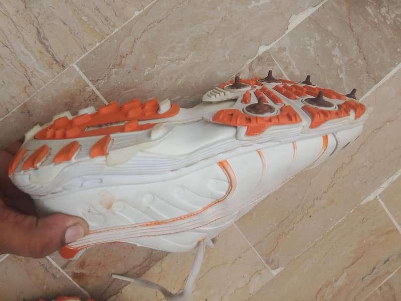 cricket puma spikes 1