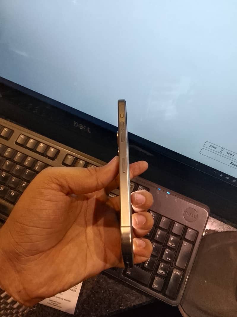 Apple iPhone 15 Pro Max 3