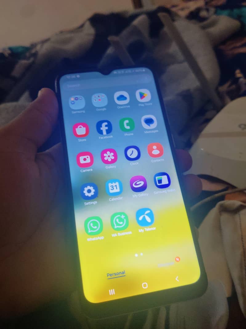 Samsung Mobile A04 1