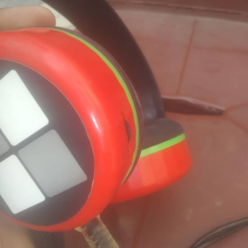 HEAD PHONES 4