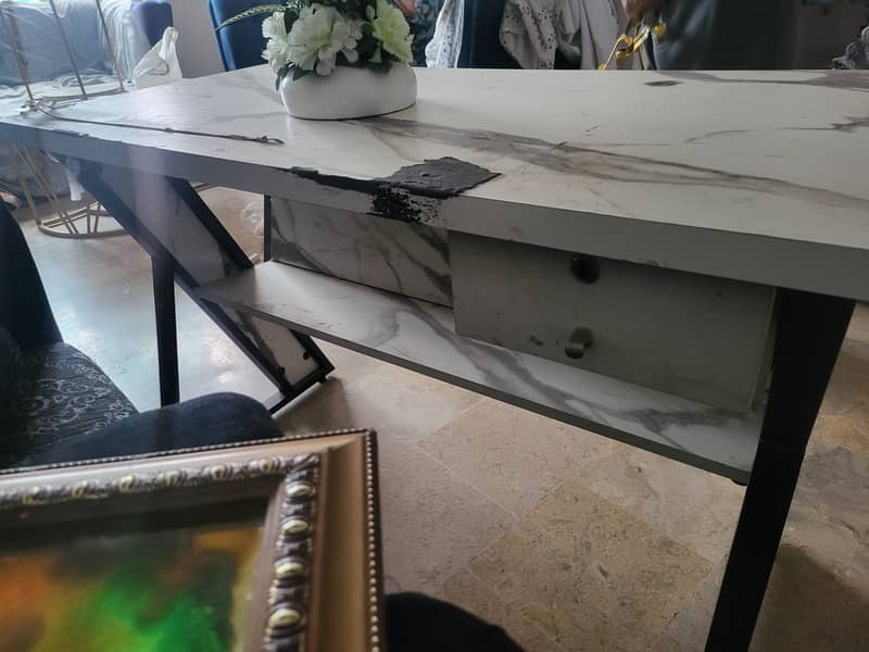 Computer table for sale 0
