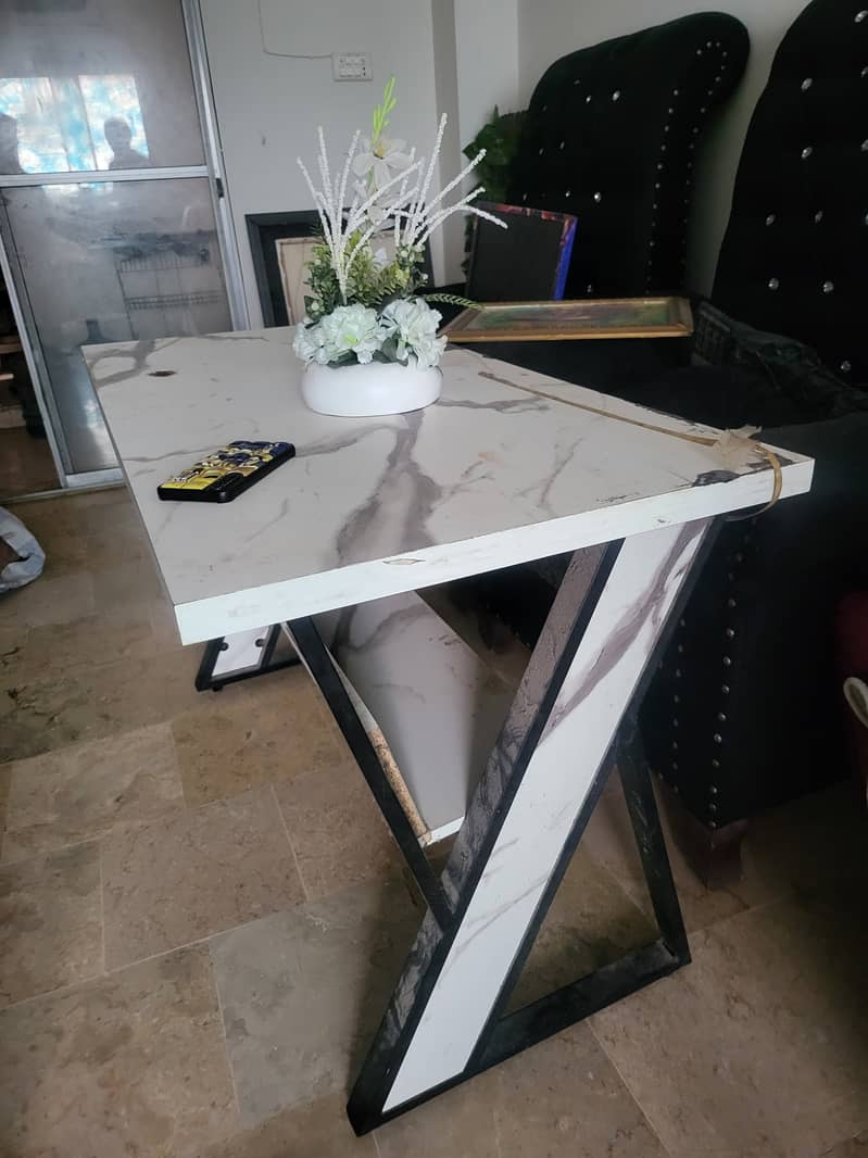 Computer table for sale 1