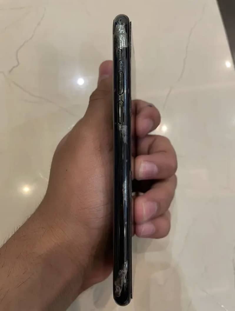 Apple iPhone 11 Pro 1