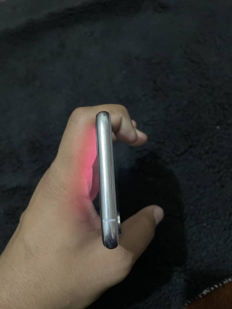 Apple iPhone XS 5