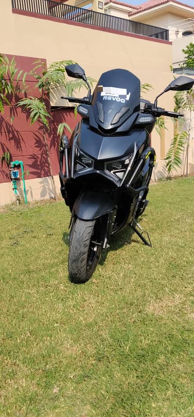 Revoo E52 2026 is up for sale.