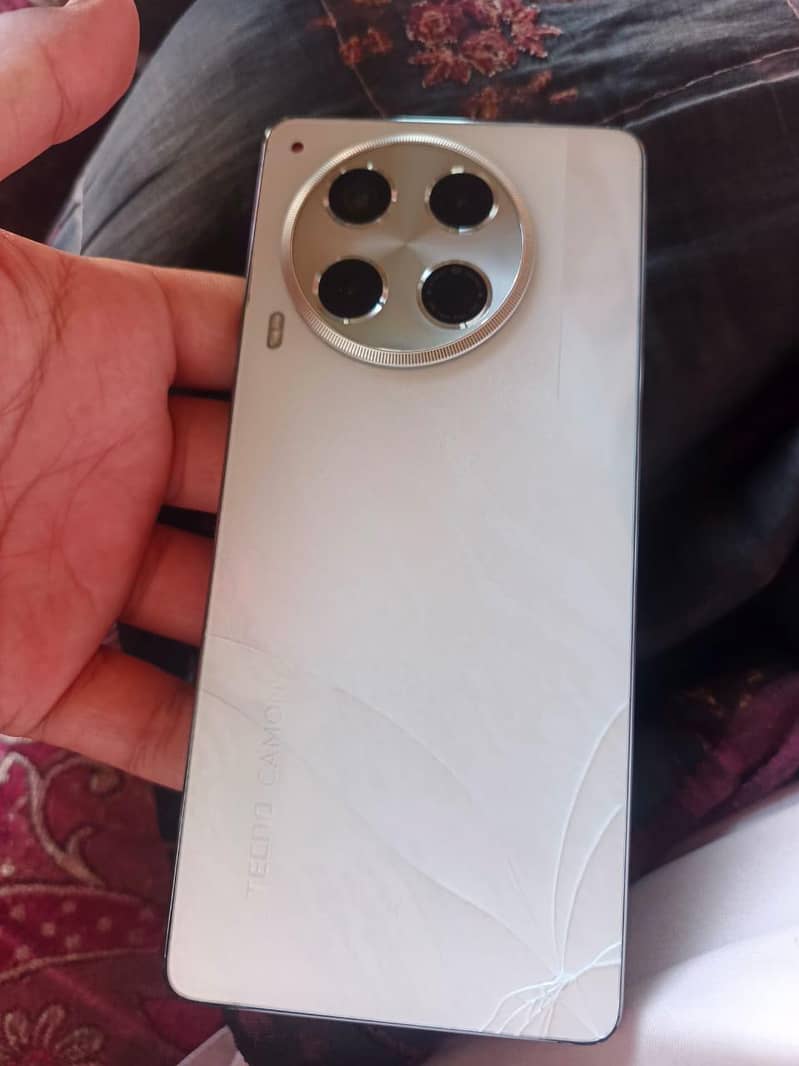 Tecno CAMON 30 0