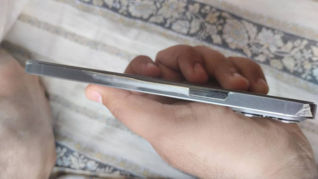 Apple iPhone 13 Pro Max 0