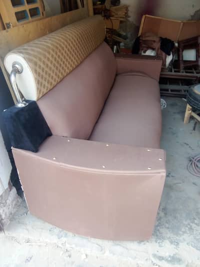 3 seater sofa condition 10,/9 contact number 03157914527
