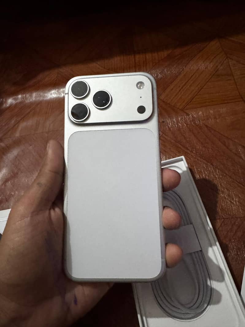 Apple iPhone 17 Pro Max 1