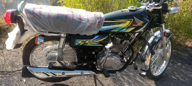 Honda 125 black color