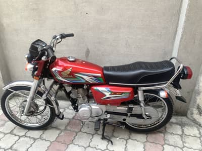 Honda 125 2023 untique model new condition all orginal 1900 KM chala a