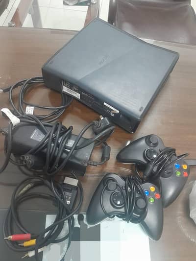 Xbox 360 with 40+ games installed