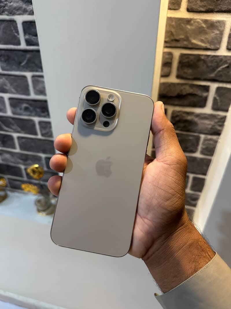 Apple iPhone 15 Pro Max 0