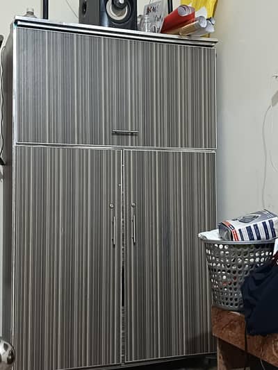 Wooden Almari/Wardrobe