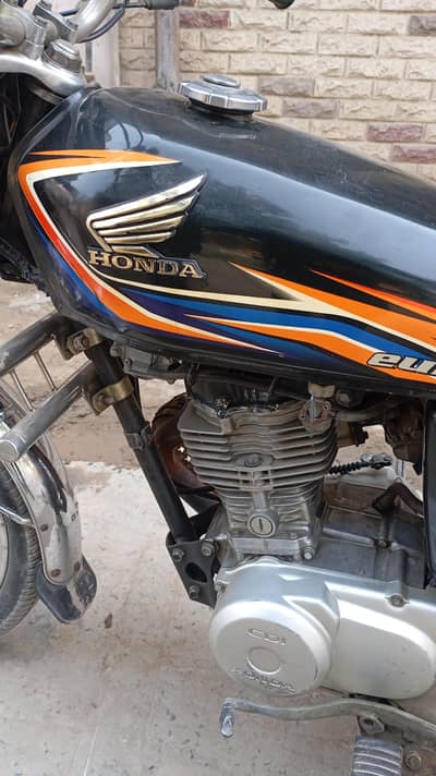 honda 125 for sale Achi condition me hai total genuine 03420595330
