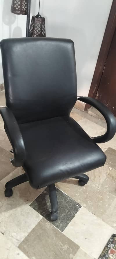 Revolving Chair no damage