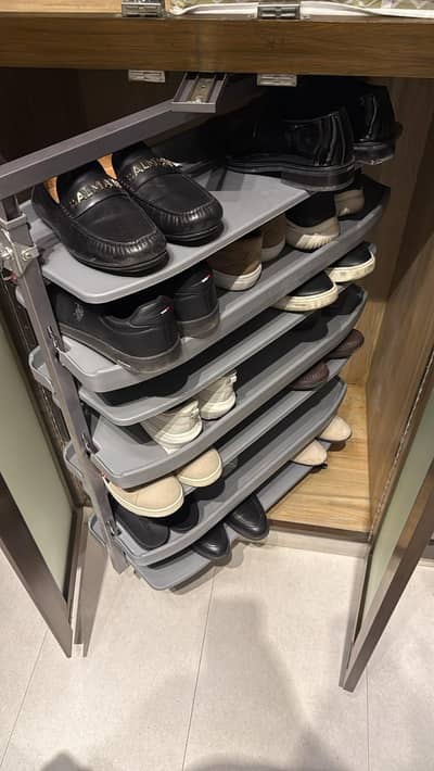 Dantiwan Revolving Shoe rack Mechanism ( Sirf Kuch Din Use Hua Hai )
