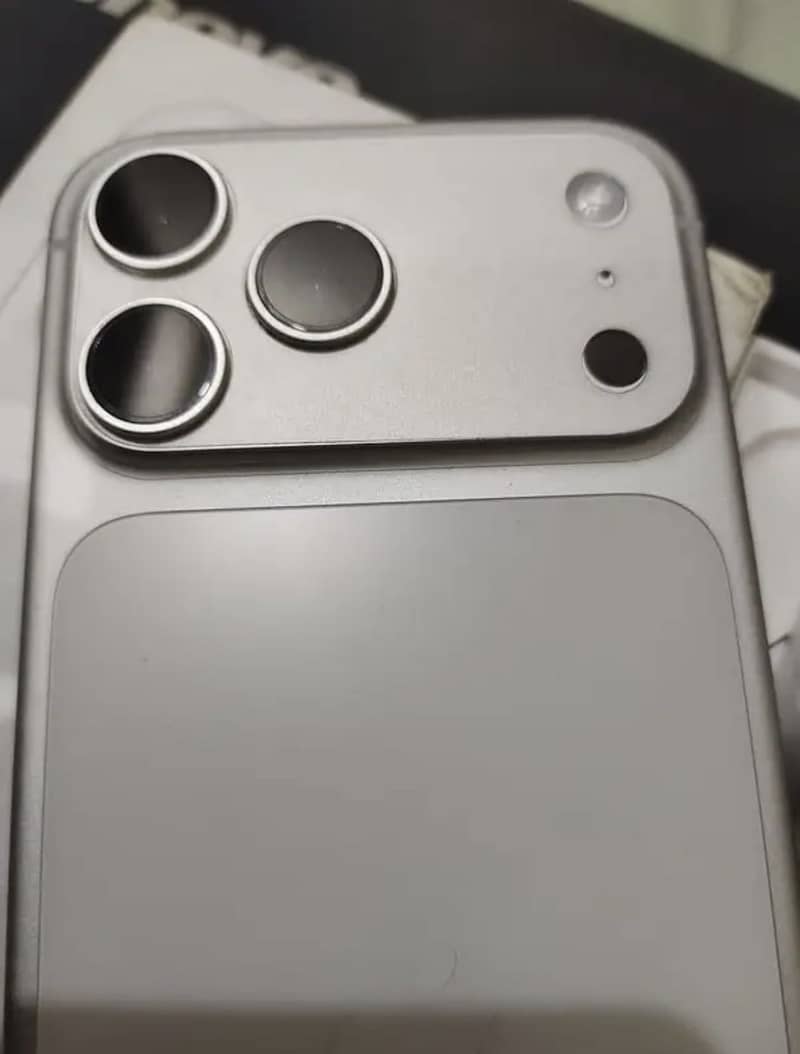 Apple iPhone 17 Pro Max 0