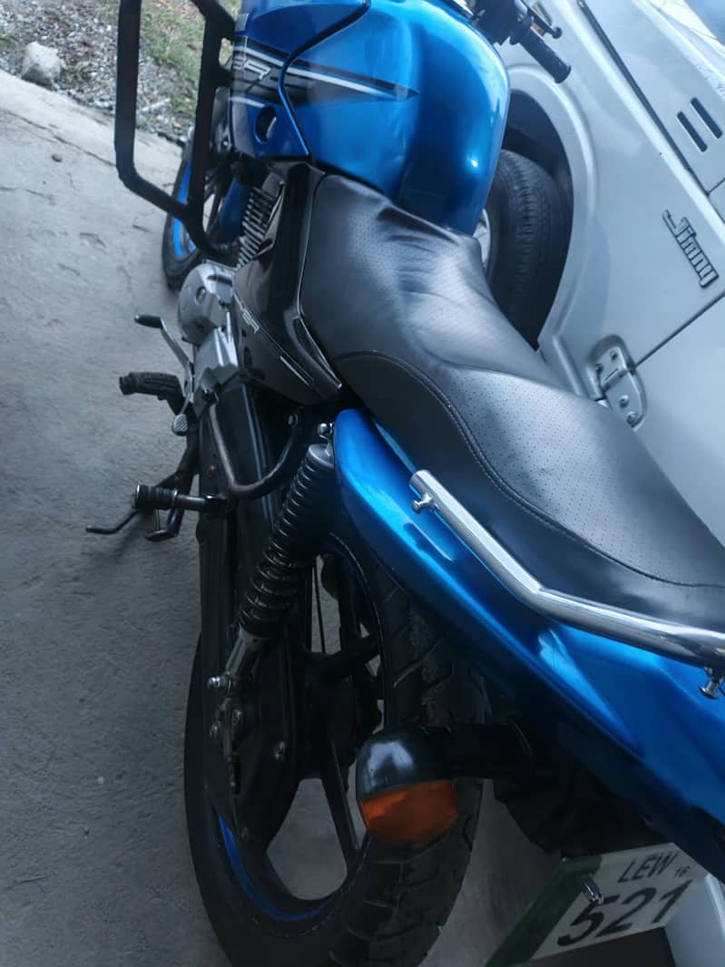 YBR 125 1