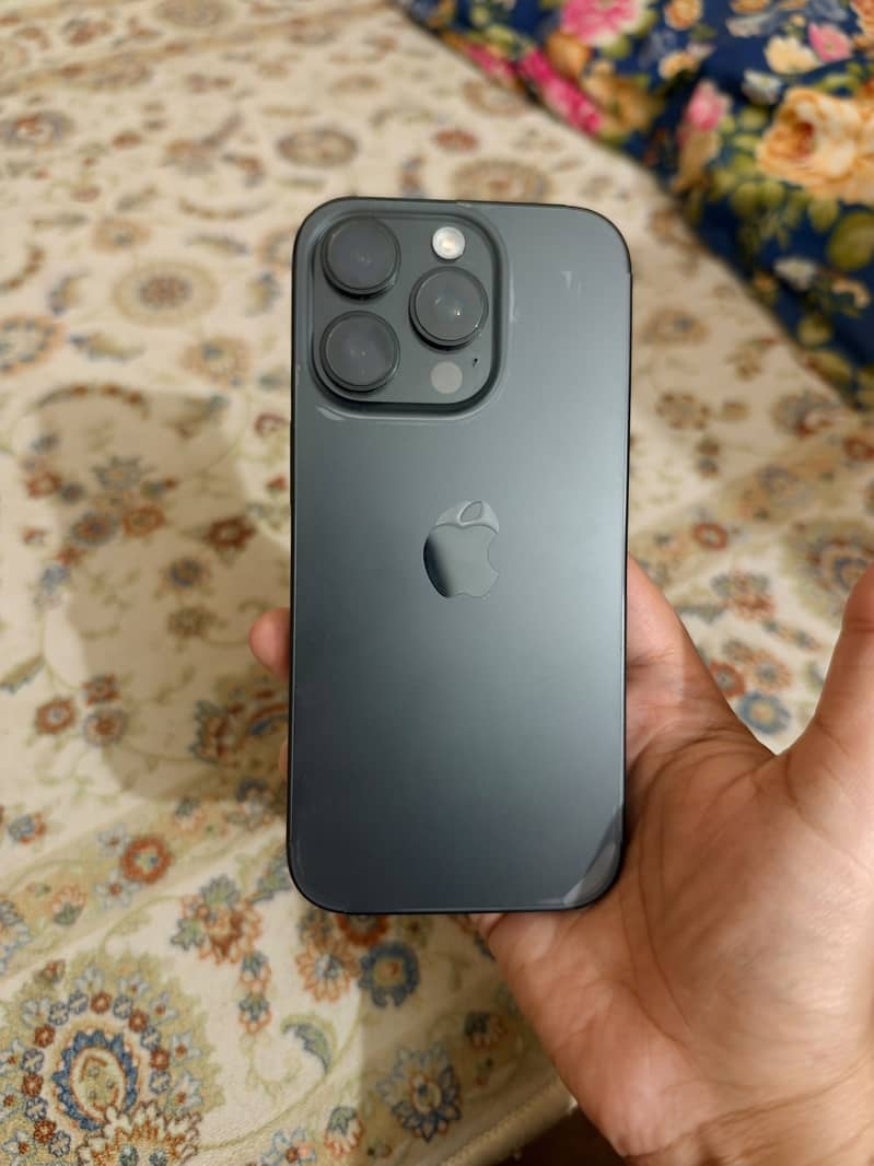 Apple iPhone 16 Pro 1