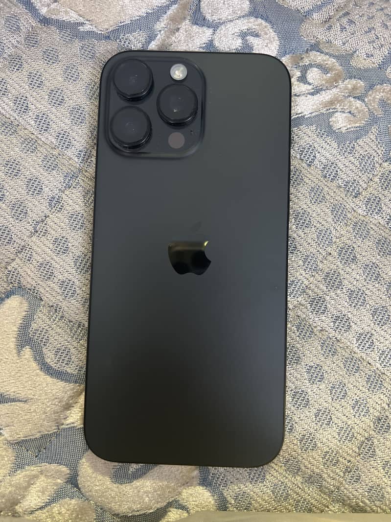 Apple iPhone 16 Pro Max 1