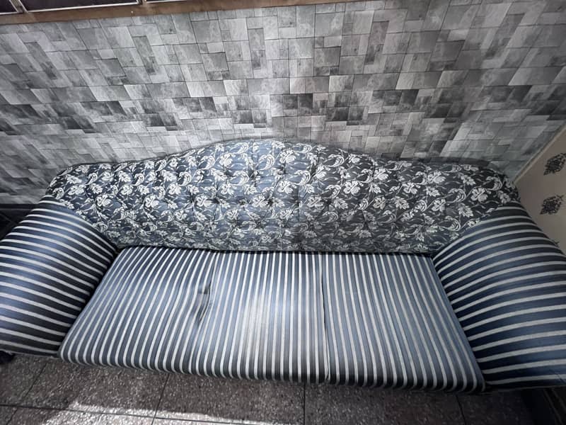 Good Condition Used Sofa Set 0