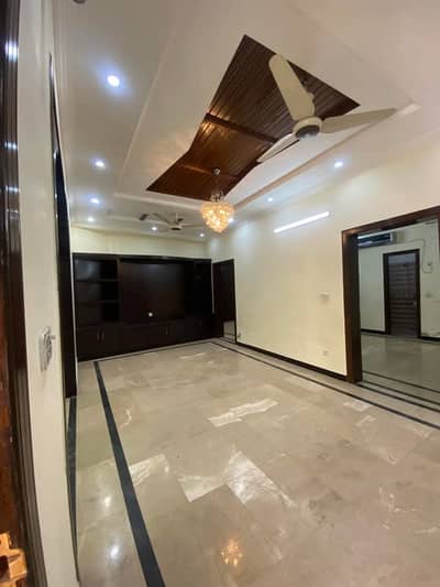 7marla ground floor house avaible for rent with boring
