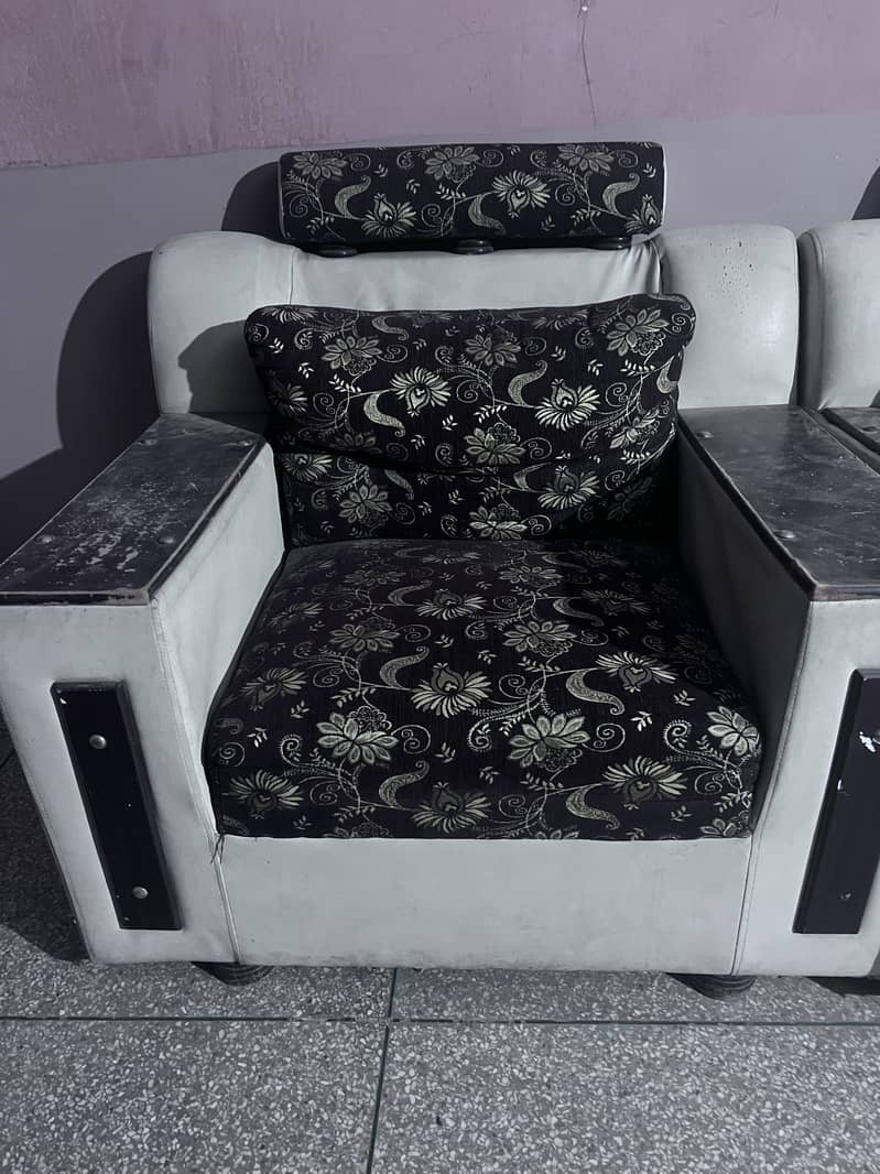 Used & thora sa rough condition 2