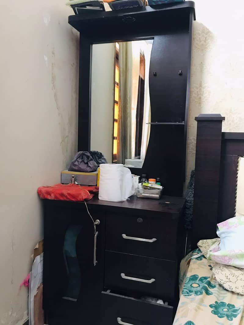 Dressing table 0