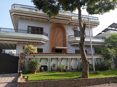 I-8 Beautiful One Kanal Ground Portion With Saprate Gate For Rent.