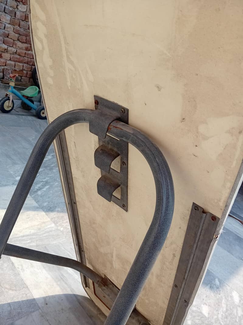 Iron Stand 1