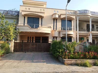 I-8 Near Kachnar Park Upper Portion For Rent. .