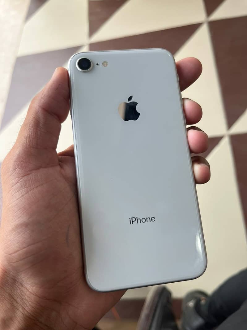 Apple iPhone 8 1