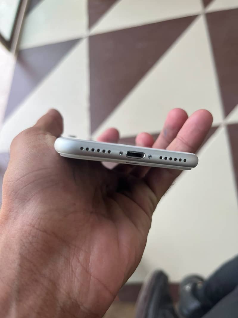 Apple iPhone 8 5