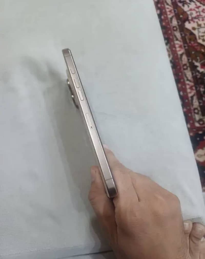Apple iPhone 16 Pro Max 6