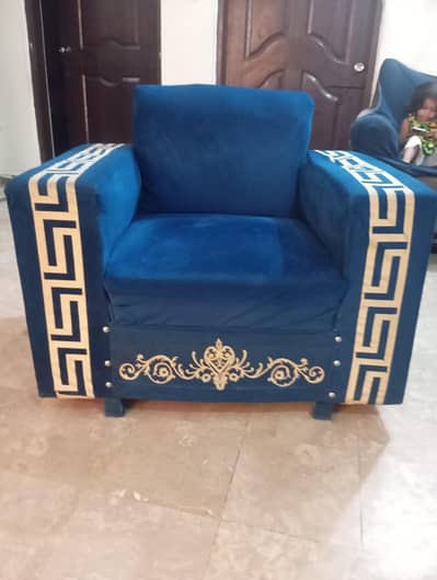 Greeky Sofa Set 123 urgent sale 03276570355