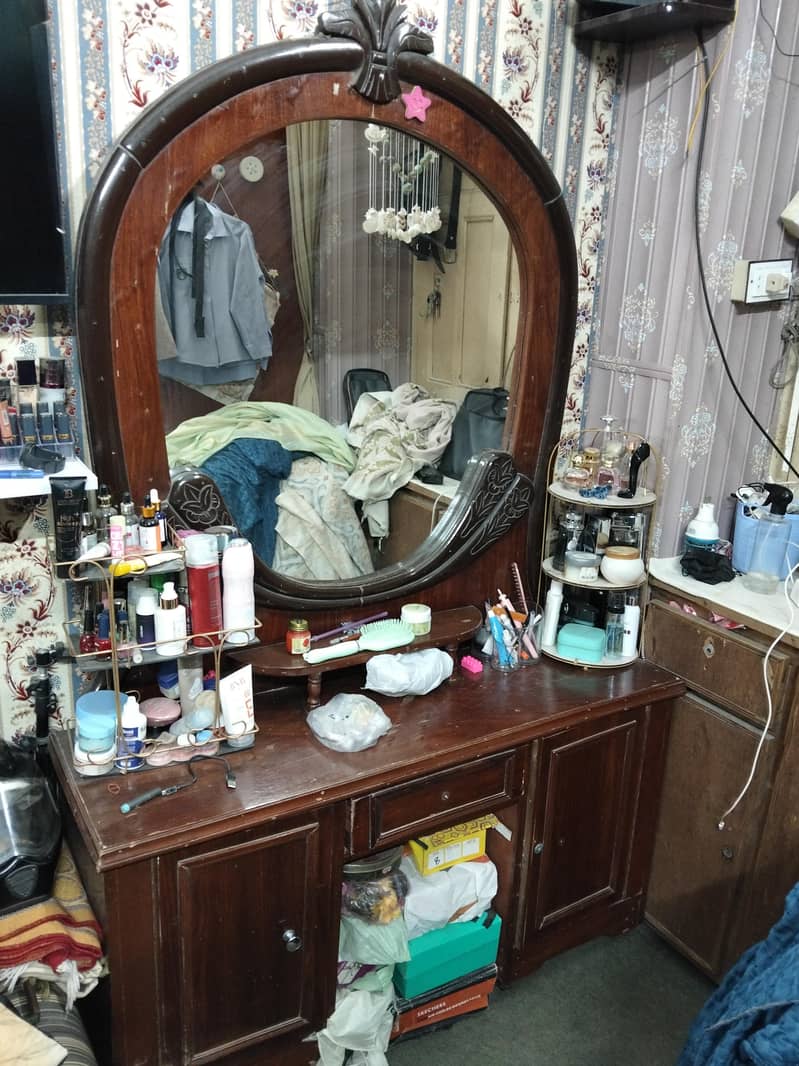 Dressing Table 0