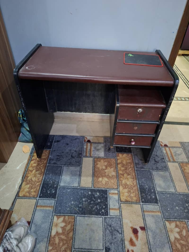 computer table 3