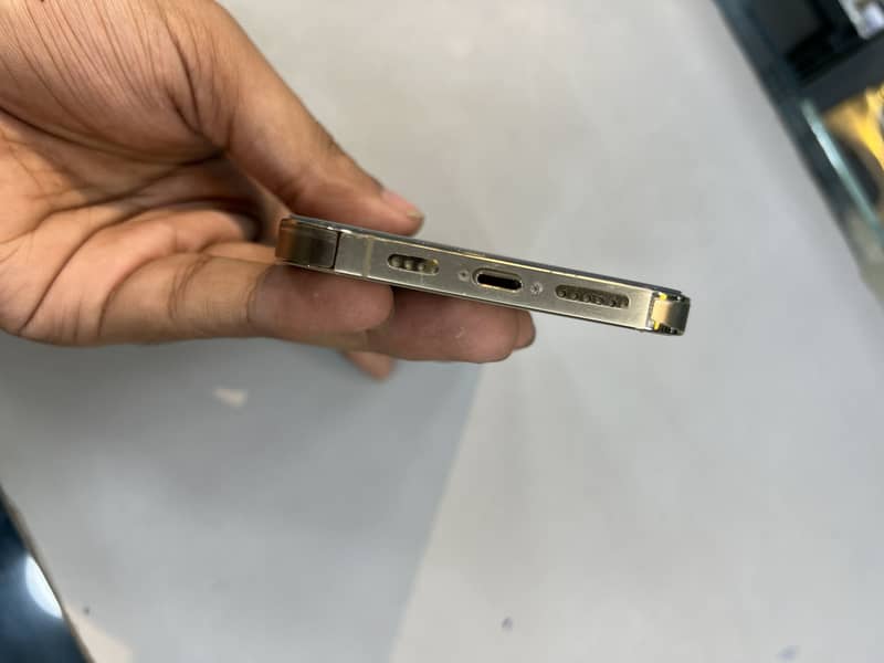 Apple iPhone 13 Pro Max 4