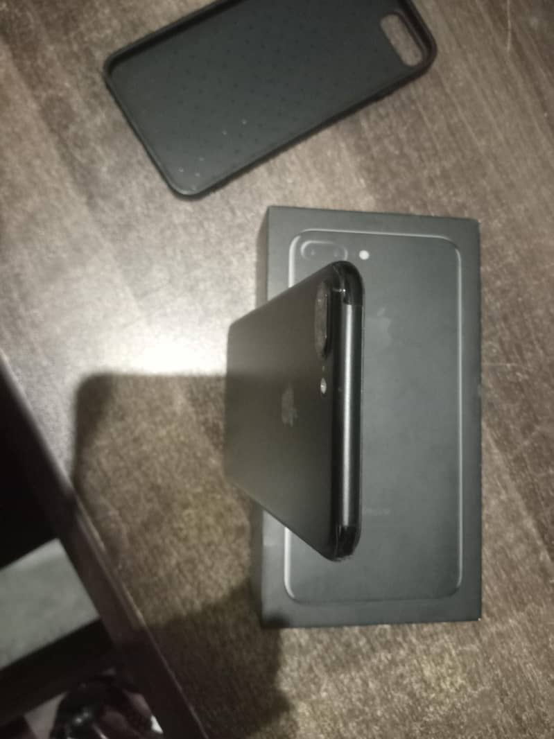 Apple iPhone 7 Plus 1