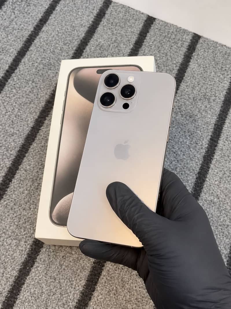 Apple iPhone 15 Pro Max 0