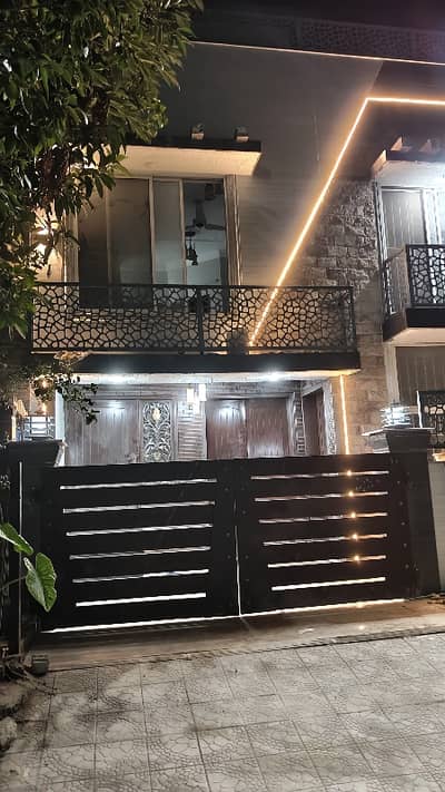 G-13/1 Proper Corner House 25x40 Ideal Location Extra Land