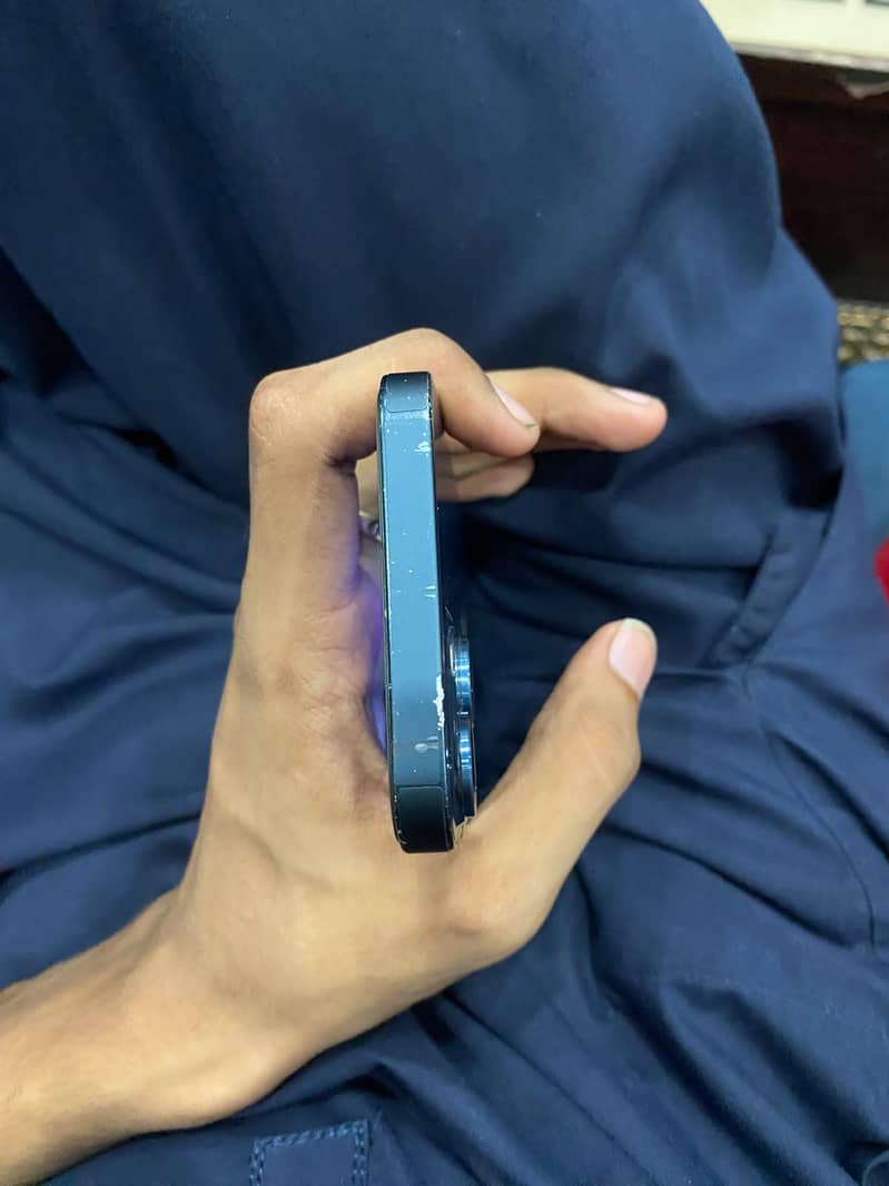 Apple iPhone 13 5