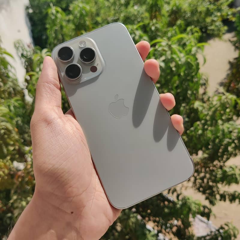 Apple iPhone 15 Pro Max 0