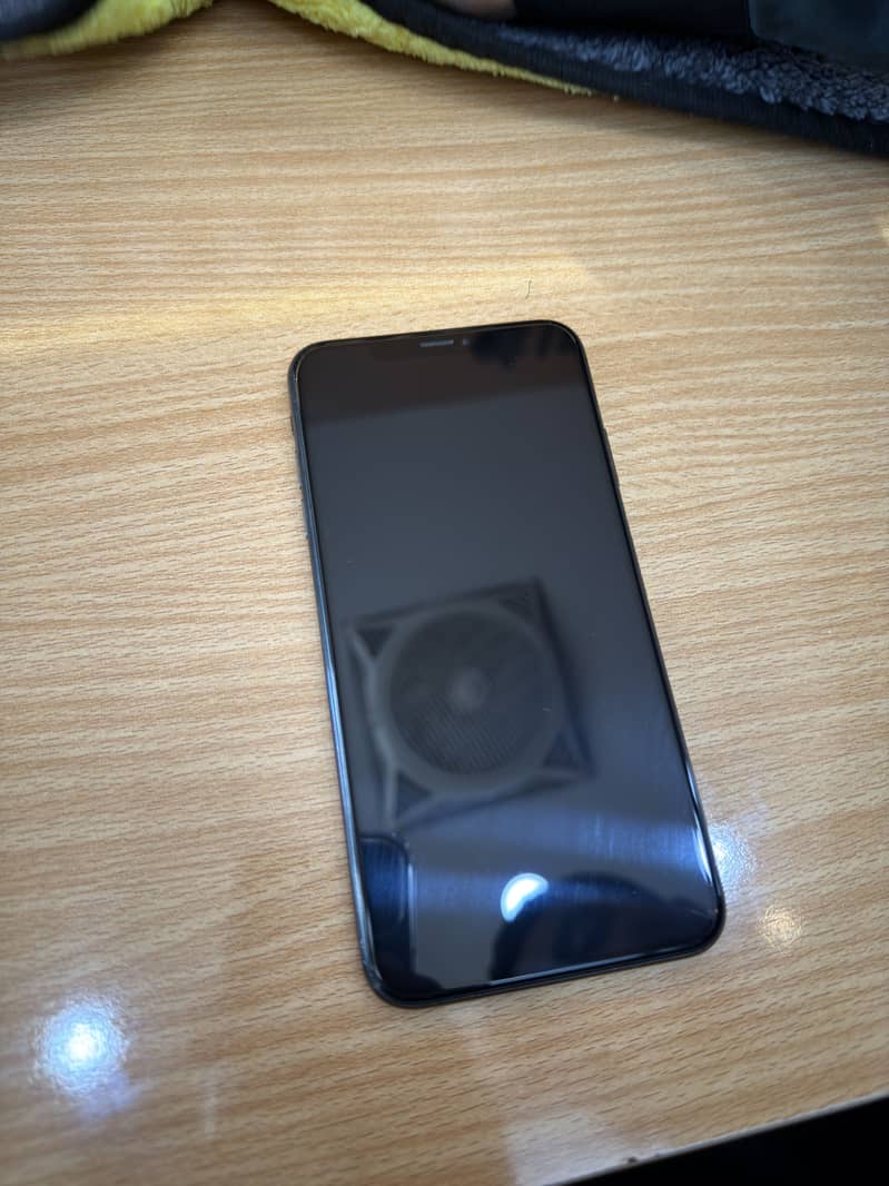 Apple iPhone XS Max 1