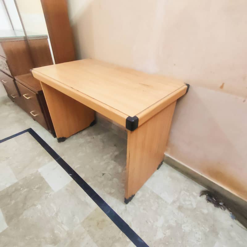 Computer table for office work 0