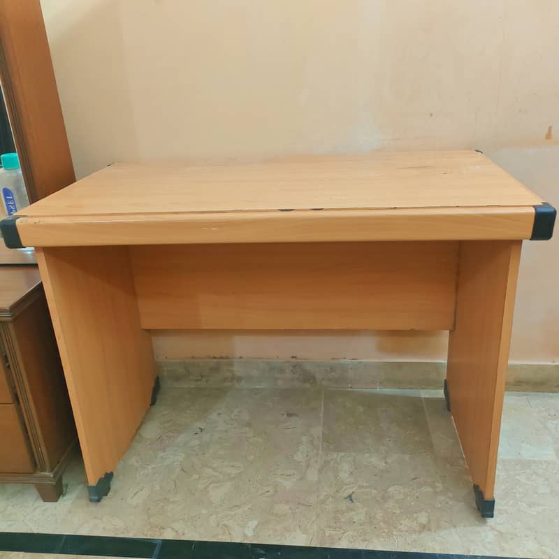 Computer table for office work 1