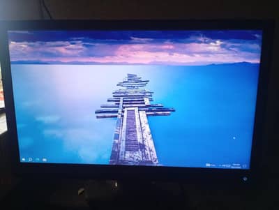 standard quality monitor 22 inches model BenQ